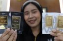 Harga emas batangan bersertifikat Antam keluaran Logam Mulia PT Aneka Tambang Tbk (ANTM) melonjak di pasar.