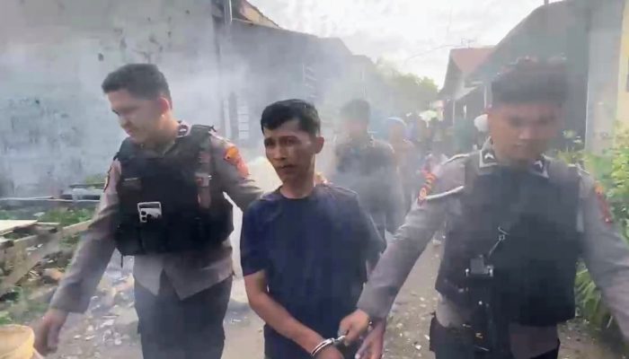 Polisi Gerebek Sarang Narkoba di Medan Sunggal, Barak Dirubuhkan dan Dibakar