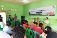 Bank Sampah Yamantab sosialiasi cara bikin ecobrick kepada masyarakat Pandan, Kabupaten Tapteng, Sumut. Foto: Dok.Bank Sampah Yamantab