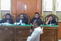 Mantan Kadis Kominfo Sumut, Ilyas Sitorus saat menjalani sidang di Pengadilan Tipikor Medan, Kamis (17/7).