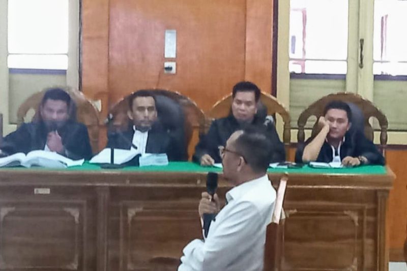 Mantan Kadis Kominfo Sumut, Ilyas Sitorus saat menjalani sidang di Pengadilan Tipikor Medan, Kamis (17/7).