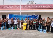 Gandeng PUD Pasar, PNM Medan Serahkan Bantuan Sarana Kebersihan 10 Pasar