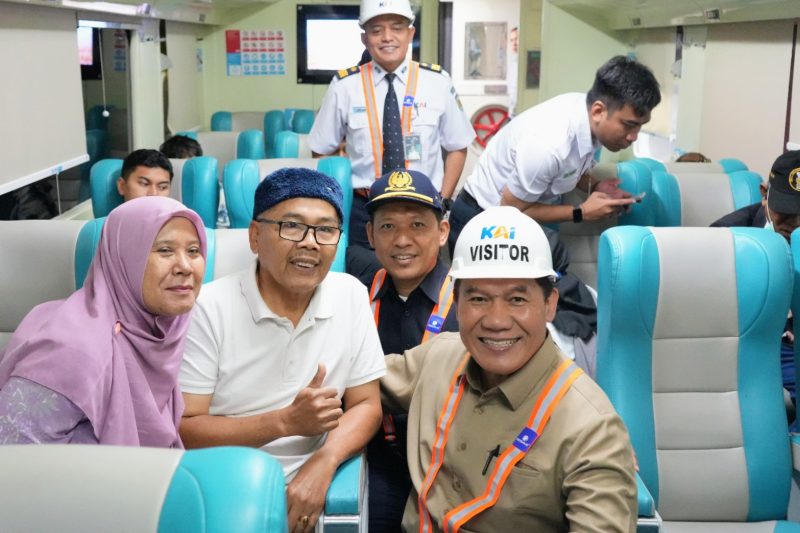 Anggota Komisi VII DPR RI Bambang Haryo Soekartono meninjau pelayanan KAI Sumut. Foto: Humas PT KAI Sumut