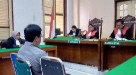 Eks anggota DPRD Sumut, Jubel Tambunan terdakwa kasus korupsi saat menjalani sidang putusan di pengadilan Tipikor Medan