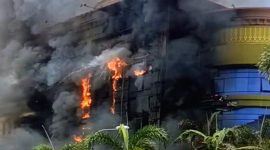 Gedung Hotel Madinah Al Munawwarah Asrama Haji Medan, terbakar Rabu (30/7/2025) siang.