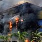 Gedung Hotel Madinah Al Munawwarah Asrama Haji Medan, terbakar Rabu (30/7/2025) siang.