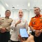 Kepala Badan Meteorologi, Klimatologi, dan Geofisika (BMKG) Dwikorita Karnawati didampingi Kepala Basarnas Mohammad Syafii dan Sekretaris Utama BNPB Rustian saat memberikan keterangan terkait kecangggihan fasilitas pusat komando peringatan dini multi-bencana nasional yang baru di Jakarta, Senin (21/7/2025). Foto: Antara