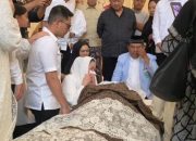 Isak Tangis Iringi Kepergian Suryadharma Ali, Istri Tak Kuasa Menahan Air Mata
