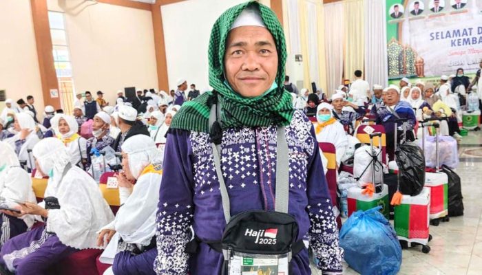 Sosok Isron Pasaribu: Guru dari Padang Lawas yang Jadi Sandaran Jemaah Kloter 18 di Tanah Suci