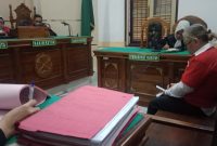 Tiromsi Sitanggang terdakwa kasus pembunuhan suaminya demi asuransi, menjalani sidang tuntutan di PN Medan, Selasa (8/7).