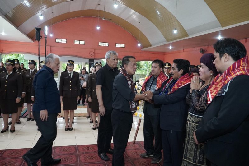 JAM Pidsus Kejagung RI, Febrie Adriansyah beserta jajaran menghadiri upacara penyerahan jenazah Reynanda Primta Ginting, Sabtu (5/7).