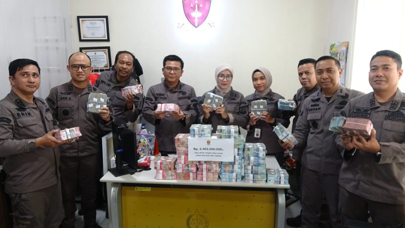 Pidsus Kejati Sumut kembali menerima penitipan pengembalian kerugian negara dari mantan Kadis PMD Kota Padangsidimpuan, Kamis (3/7).