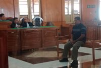 Mantan Kades Tapak Kuda, Imran terdakwa kasus korupsi saat menjalani sidang pembelaan, di Pengadilan Tipikor Medan, Senin (7/7).