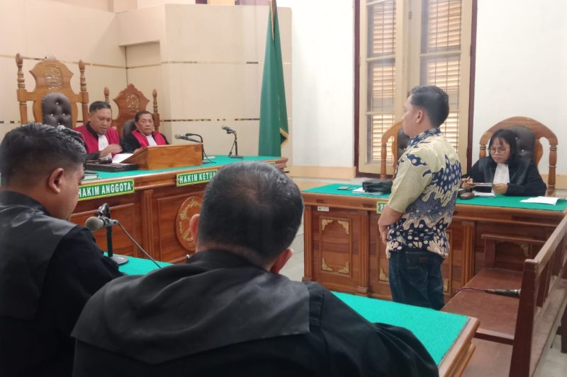 Mantan Sekdes Botung, Hasnul Hadiansyah Nasution terdakwa kasus korupsi menjalani sidang putusan di Pengadilan Tipikor Medan, Rabu (9/7/2025).