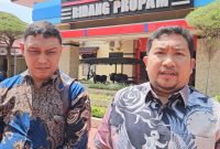Suhandri Umar Tarigan selaku kuasa hukum Rahmadi, memberikan keterangan di Propam Polda Sumut, Jumat (11/7/2025).