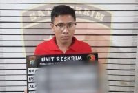 Pelaku pungli berinisial AHSF, saat diamankan Polsek Medan Tembung, Kamis (10/7).