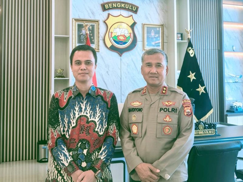 Pengamat Kepolisian & Akademisi Dr Hirwansyah, S.H, M.H, M.Kn, (kiri) bersama Irjen Pol Mardiyono, S.I.K., M.Si. Foto: Dok.Pribadi