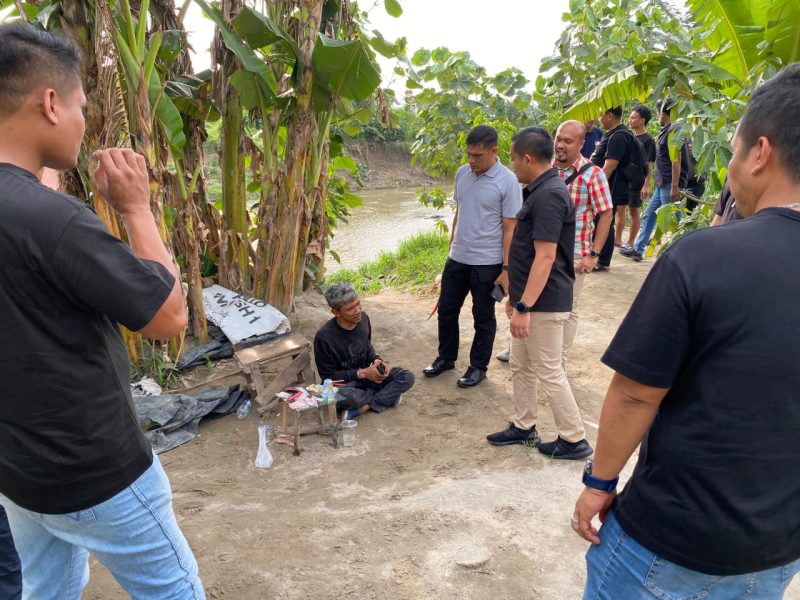 Petugas Polrestabes Medan menggerebek sarang narkoba dan mengamankan seorang pengedar, Jumat (11/7/2025).