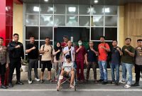 Tekab Polsek Medan Tembung meringkus pelaku perampokan HP Polisi di pintu Tol Bandar Selamat, Sabtu (5/7).