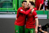 Cristiano Ronaldo dan Diogo Jota saat membela Timnas Portugal.