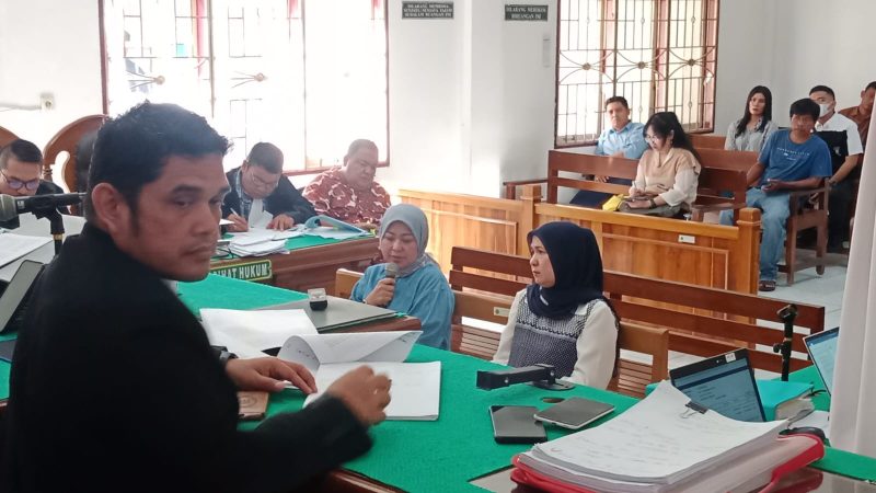 Mantan Anggota DPRD Langkat, Ade Khairani, memberikan keterangan dalam sidang dugaan korupsi eks Bupati Langkat, Senin (30/6).