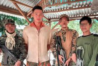 Selebgram dan desainer kontroversial Arnold Putra tengah menjadi perbincangan setelah dikabarkan ditangkap dan ditahan junta militer Myanmar atas tuduhan terorisme. Foto: Instagram/@arnoldputra