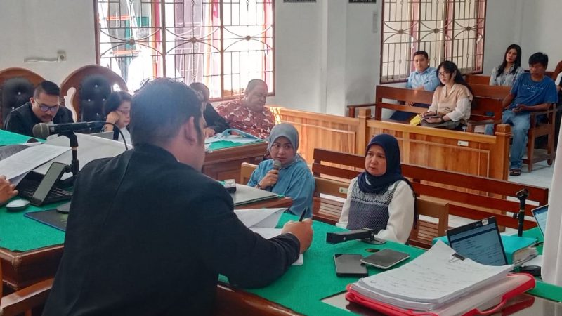 Dua saksi dari mantan anggota DPRD Langkat (kiri) dan Head Teller Bank Sumut Cabang Langkat, memberikan kesaksian di Pengadilan Tipikor Medan, Senin (30/6).
