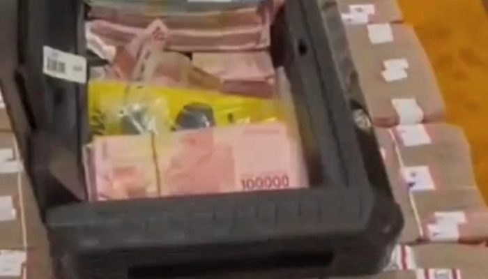 Dari Ruang PUPR ke Ruang Tahanan: KPK Temukan Uang Rp 2,8 M dan Dua Senpi di Rumah Topan Ginting
