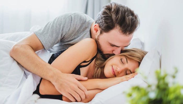 7 Rahasia Sukses Malam Pertama untuk Pasangan Muda: Cara Mengurangi Rasa Sakit Menurut Pakar