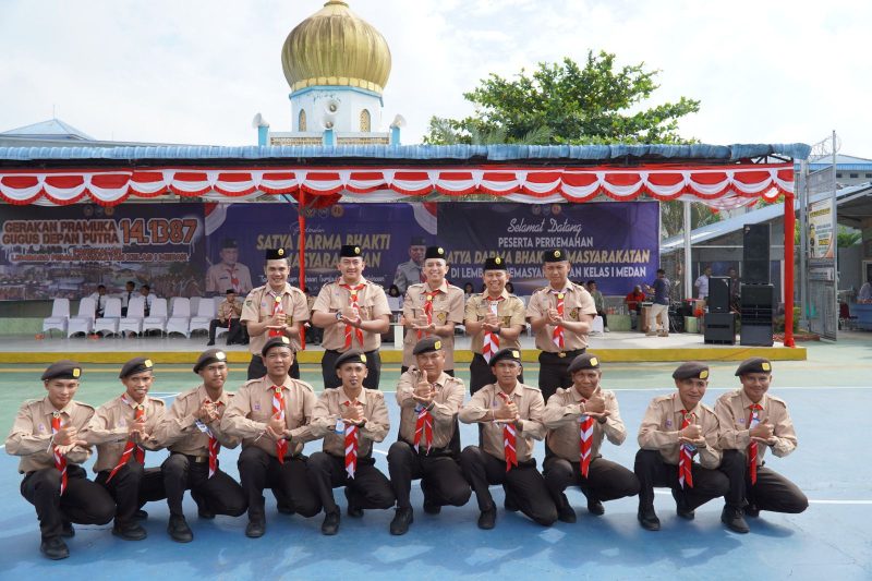 Kepala Rutan Kelas I Medan, Andi Surya dan warga binaan mengikuti pembukaan Perkemahan Satya Dharma Bakti Pemasyarakatan Tahun 2025, Rabu (16/7/2025).