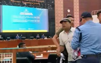 Aktivis FPBI Geruduk Rapat Paripurna