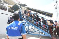 Penumpang kapal PELNI