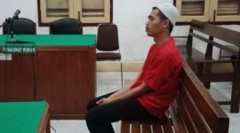 Terdakwa kasus pencurian sendal, Nefri Zaldi menjalani sidang vonis di Pengadilan Negeri Medan, Selasa (29/7/2025).