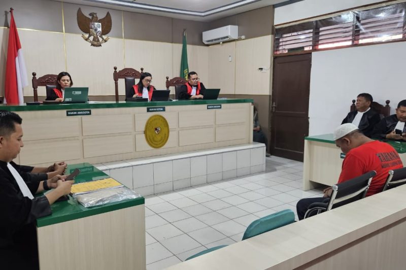 Rahmadi terdakwa dugaan kepemilikan sabu, saat menjalani persidangan di PN Tanjungbalai, Selasa (29/7/2025).