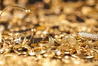 Harga emas perhiasan hari ini menunjukkan dinamika yang menarik di tengah fluktuasi pasar global. Kenaikan harga emas dunia menjadi sorotan utama, memicu pertanyaan tentang dampaknya terhadap harga perhiasan emas di berbagai toko dan platform perdagangan.

