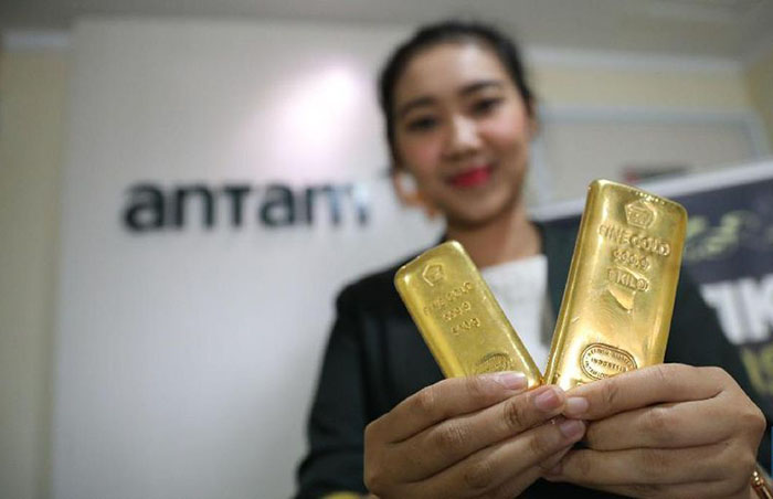 Harga emas di Pegadaian hari ini untuk jenis Galeri 24 dengan ukuran 0,5 gram turun tipis dan dibanderol dengan harga Rp 991.000.
