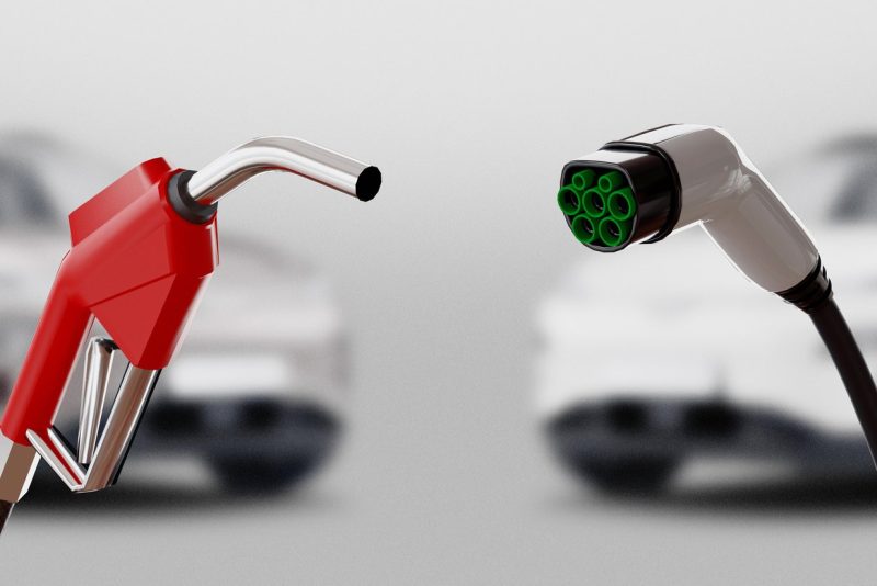 Mobil hybrid vs EV