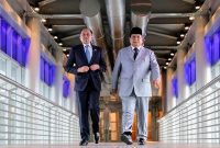 Momen pertemuan Prabowo dan Anwar Ibrahim di Malaysia pada Januari 2025 lalu. Foto: REUTERS/Hasnoor Hussain