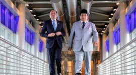 Momen pertemuan Prabowo dan Anwar Ibrahim di Malaysia pada Januari 2025 lalu. Foto: REUTERS/Hasnoor Hussain