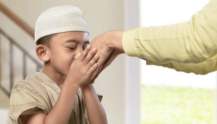 Khutbah Jumat 10 Juli 2025: Keistimewaan Berbakti Kepada Kedua Orang Tua