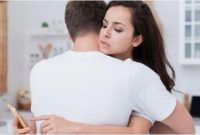 Sejak awal anda harus mengetahui kode keras seorang ngajak anda berselingkuh. Mungkin anda pernah atau tidak, diri anda merasa ada yang “aneh” dari perilaku wanita di sekitar kalian?