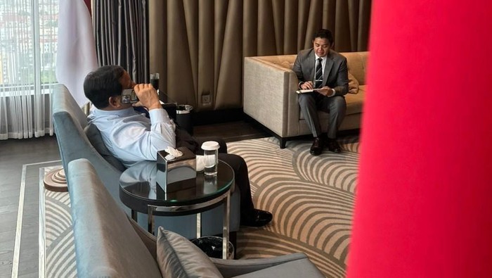Seskab Teddy Indra Wijaya mengungkap momen Presiden Prabowo Subianto menelepon Presiden AS Donald Trump untuk negosiasi tarif dagang