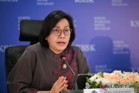 Menteri Keuangan Sri Mulyani Indrawati menyampaikan hasil rapat berkala Komite Stabilitas Sistem Keuangan (KSSK) di Kantor LPS, Jakarta, Senin (28/7/2025).
