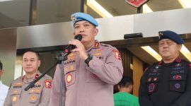 Kadiv Propam Polri Irjen Pol. Abdul Karim (tengah) berbicara dalam konferensi pers di Gedung Propam Polri, Jakarta, Jumat (29/8/2025).