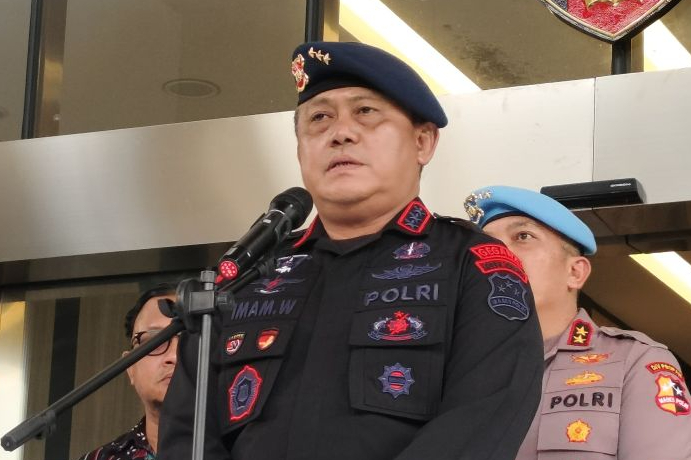 Komandan Korps Brimob (Dankorbrimob) Polri Komjen Pol. Imam Widodo berbicara dalam konferensi pers di Gedung Divisi Humas Polri, Jakarta, Jumat (29/8/2025).