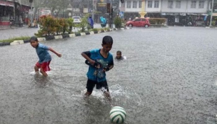 BMKG Beber Penyebab Hujan Lebat di Pantai Barat Selatan Aceh