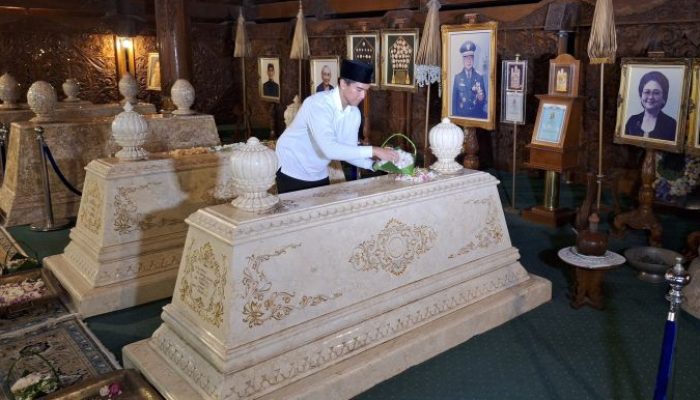 Kaesang Pangarep Ziarah ke Makam Soeharto, Singgung Falsafah Jawa “Mikul Duwur Mendem Jero”