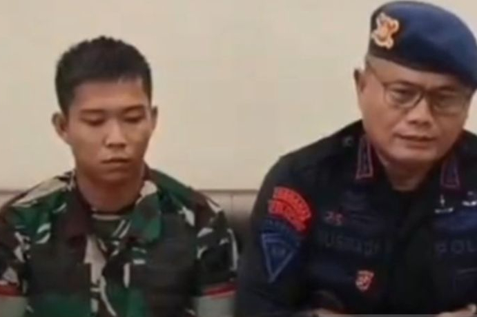 Komandan Satuan Brimob Polda Sumsel Kombes Pol Susnadi mengklarifikasi terkait beredarnya video yang menampilkan dirinya saat mengamankan Pratu Handika Novaldo saat terjadi aksi unjuk rasa di Palembang, Minggu (31/8) dinihari.