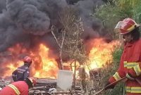 Insiden kebakaran sumur minyak di Dukuh Gendono, Desa Gandu, Kecamatan Bogorejo, Kabupaten Blora, tiga warga setempat dilaporkan meninggal.