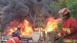Insiden kebakaran sumur minyak di Dukuh Gendono, Desa Gandu, Kecamatan Bogorejo, Kabupaten Blora, tiga warga setempat dilaporkan meninggal.